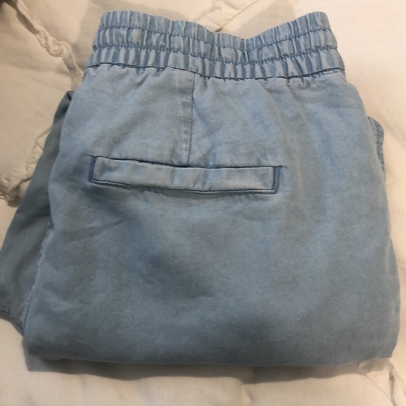 Light blue Gap acid wash stretchy jeggings - Picture 3 of 3